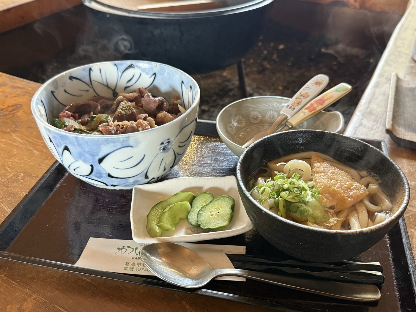 近江牛の牛丼ときつねうどんのセット