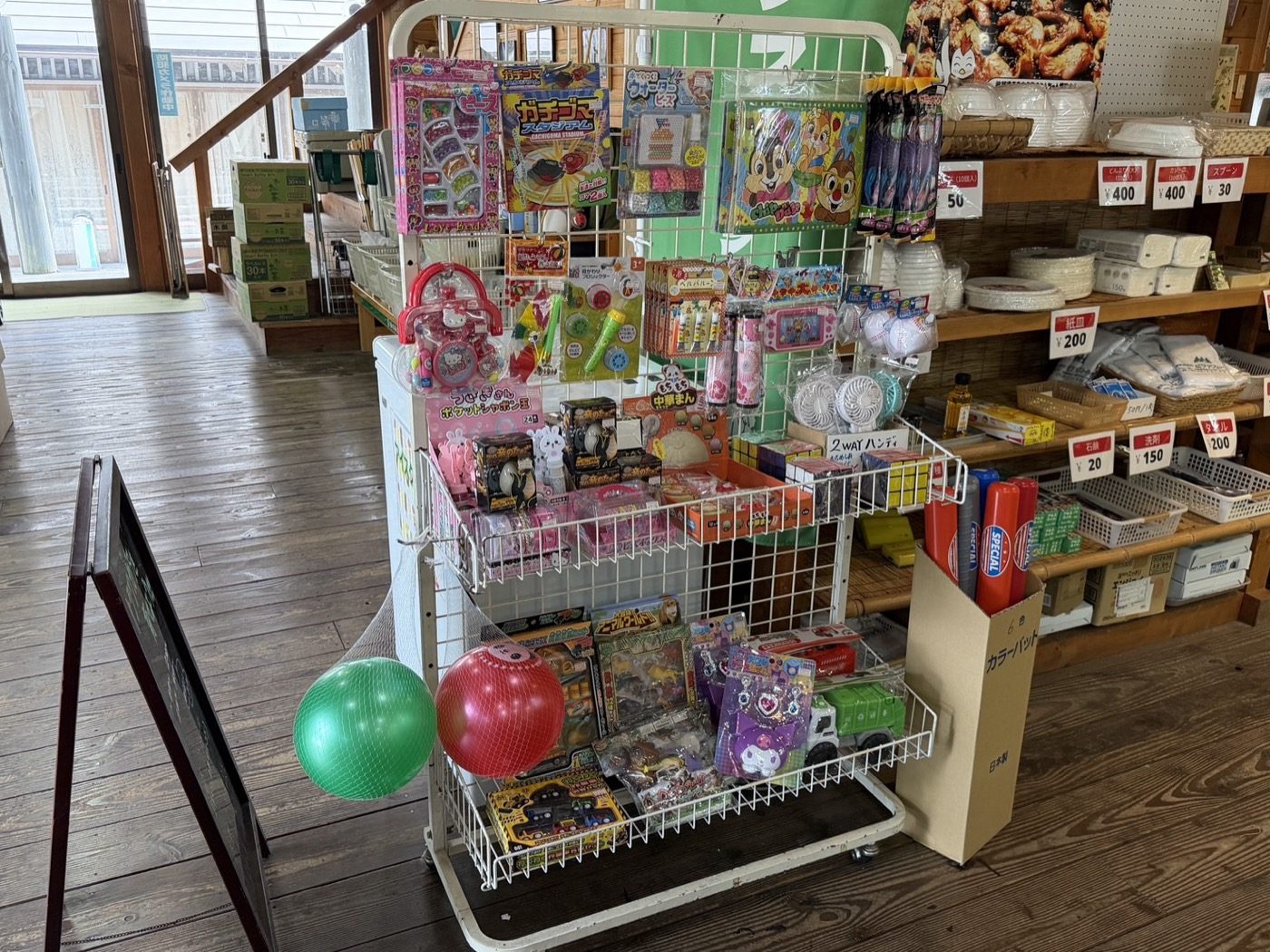 お菓子とおもちゃのコーナー